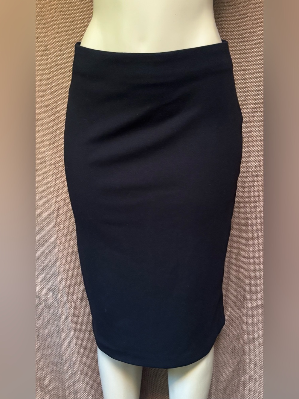 Philosophy Sz 8 Classic Black Pencil Skirt - Versatile Workwear